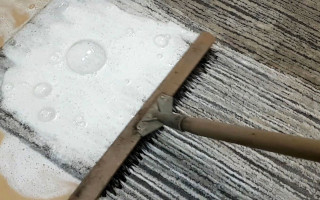 Pranie dywanu – szorowanie